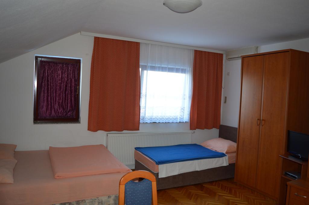 Bed and Breakfast Pansion Antonio Славонски-Брод Экстерьер фото