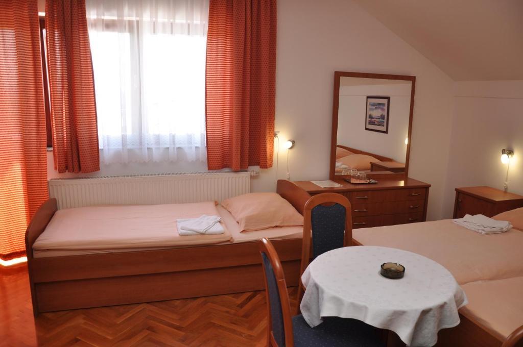 Bed and Breakfast Pansion Antonio Славонски-Брод Экстерьер фото