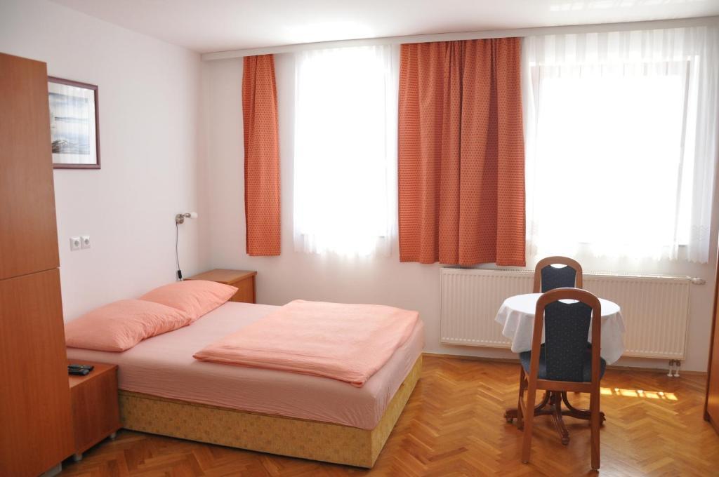 Bed and Breakfast Pansion Antonio Славонски-Брод Экстерьер фото
