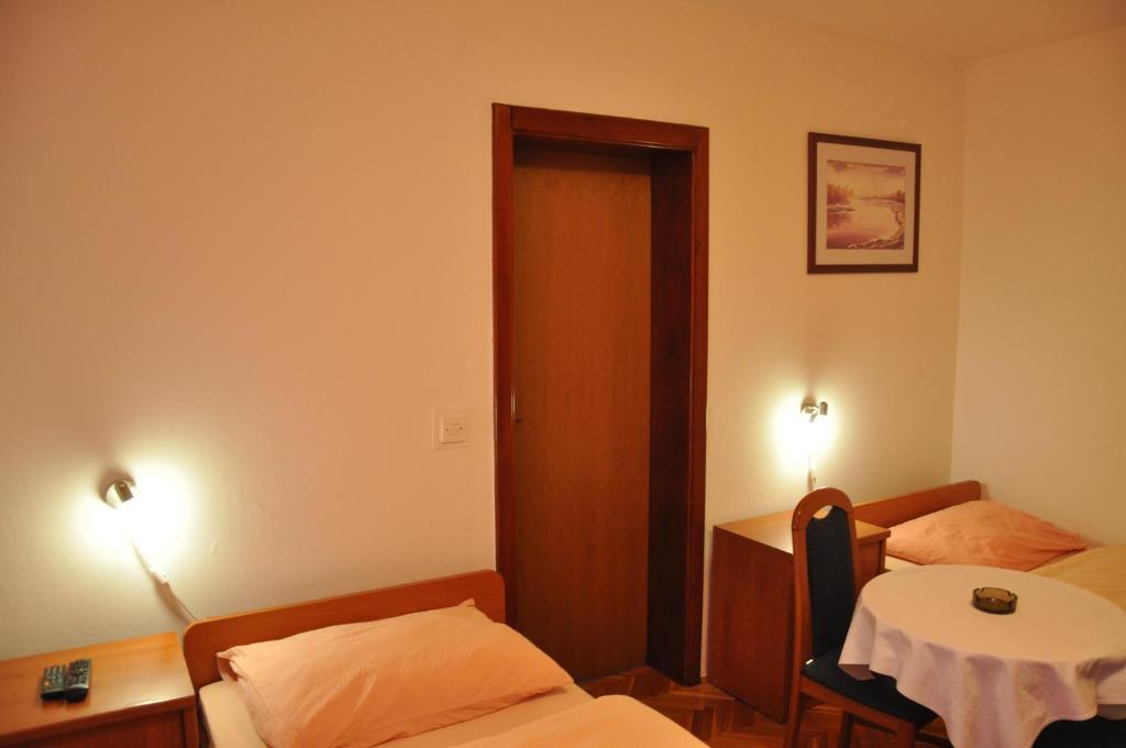 Bed and Breakfast Pansion Antonio Славонски-Брод Экстерьер фото