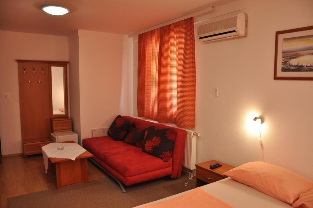Bed and Breakfast Pansion Antonio Славонски-Брод Экстерьер фото